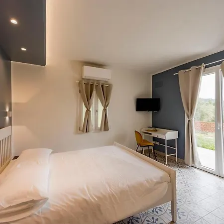 Nocleg ze śniadaniem Gli Ulivi And Breakfast Marina dʼAndora